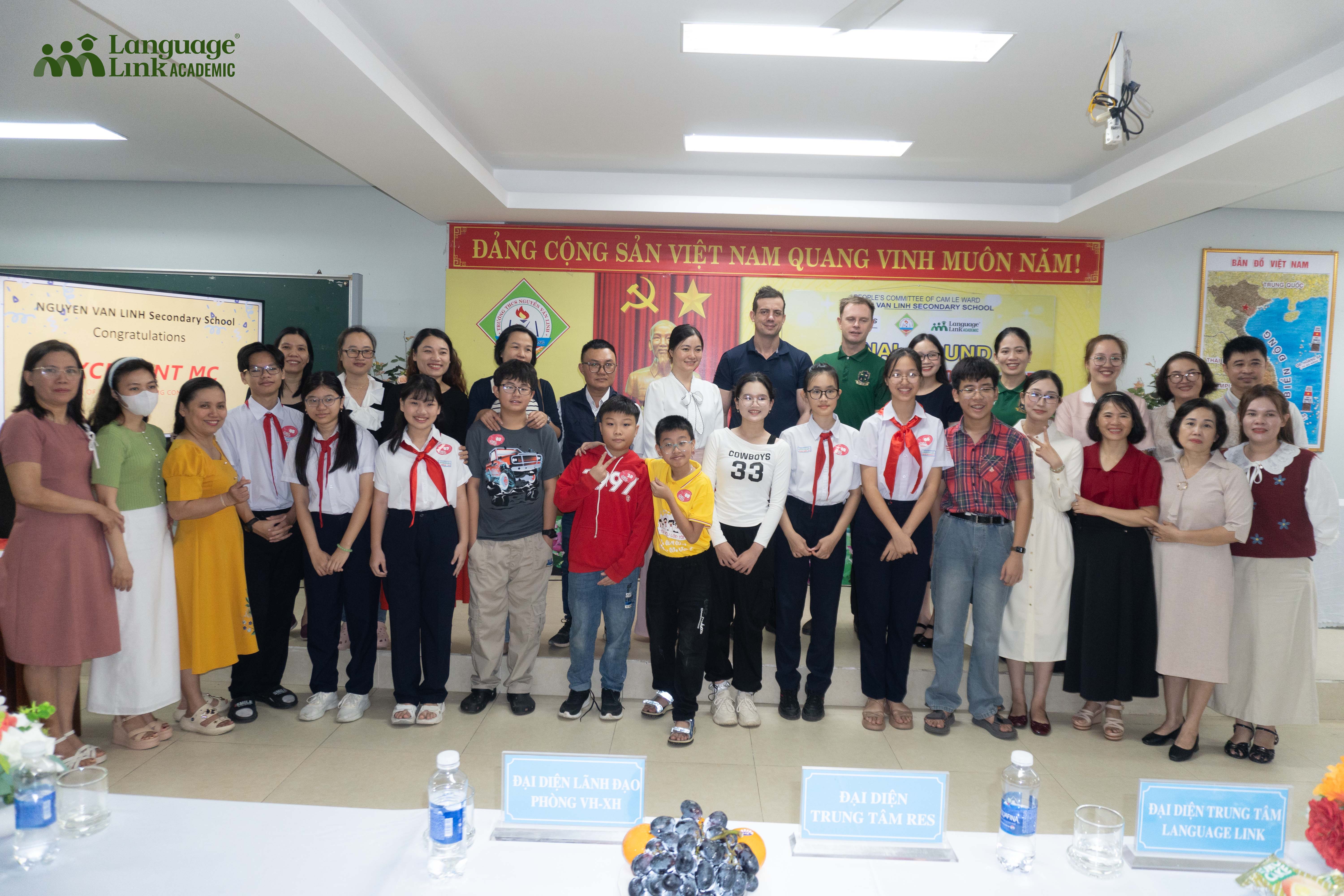 Sôi nổi cuộc thi hùng biện tiếng Anh - vòng chung kết tại trường THCS Nguyễn Văn Linh