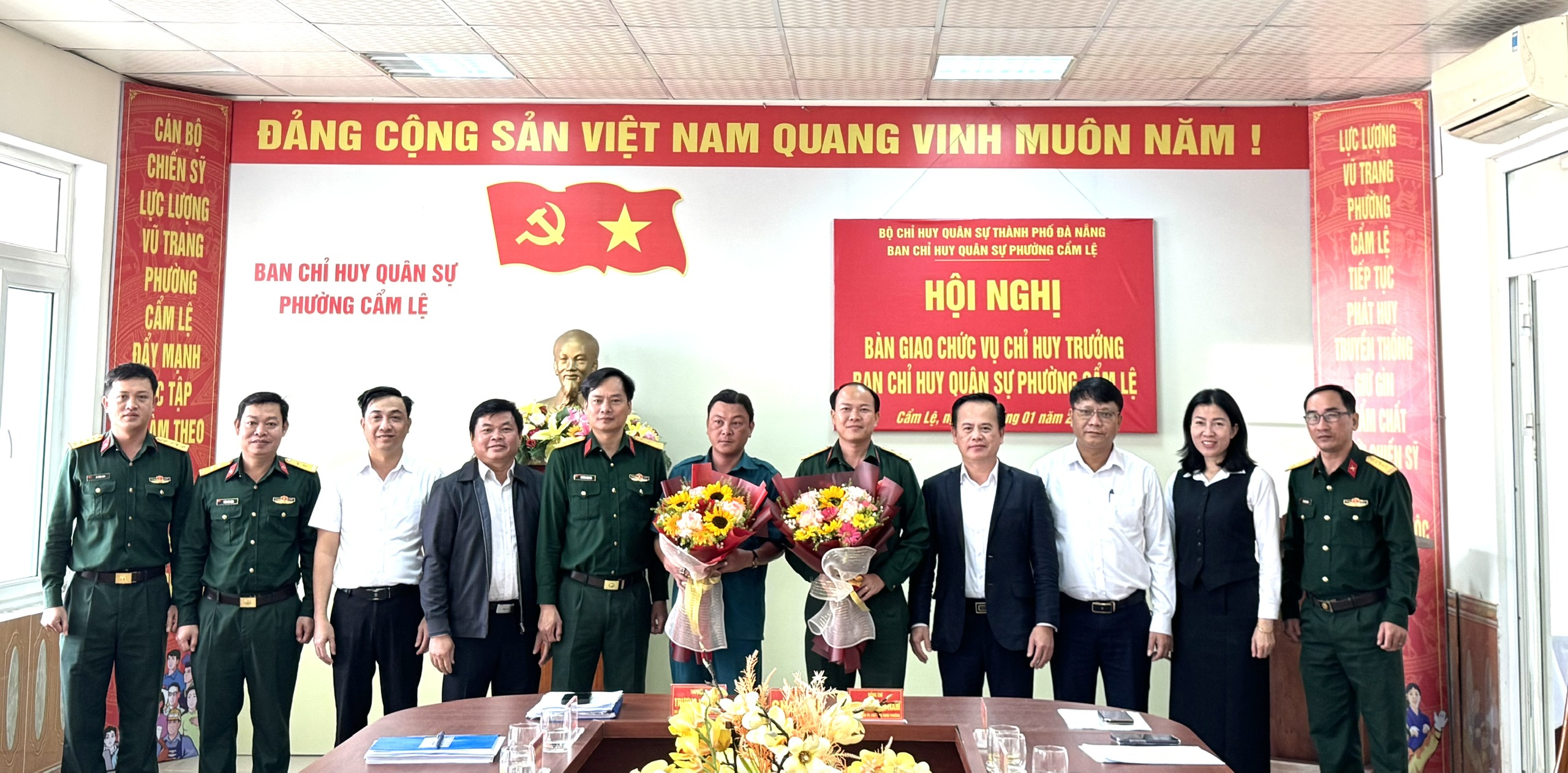 Cẩm Lệ: Bàn giao chức vụ Chỉ huy trưởng Ban Chỉ huy Quân sự phường