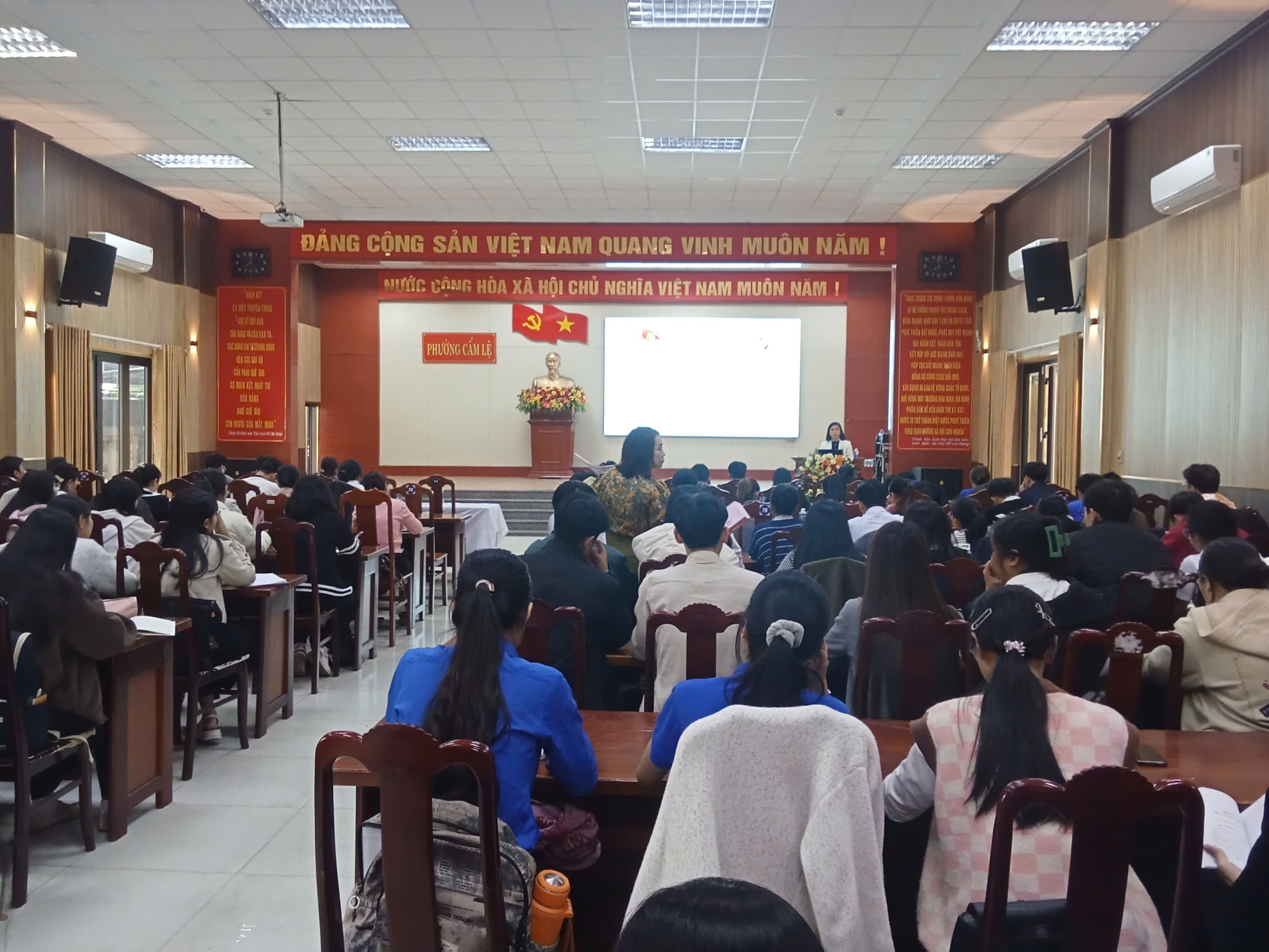 Cẩm Lệ: Khai giảng lớp bồi dưỡng nhận thức về Đảng năm 2026